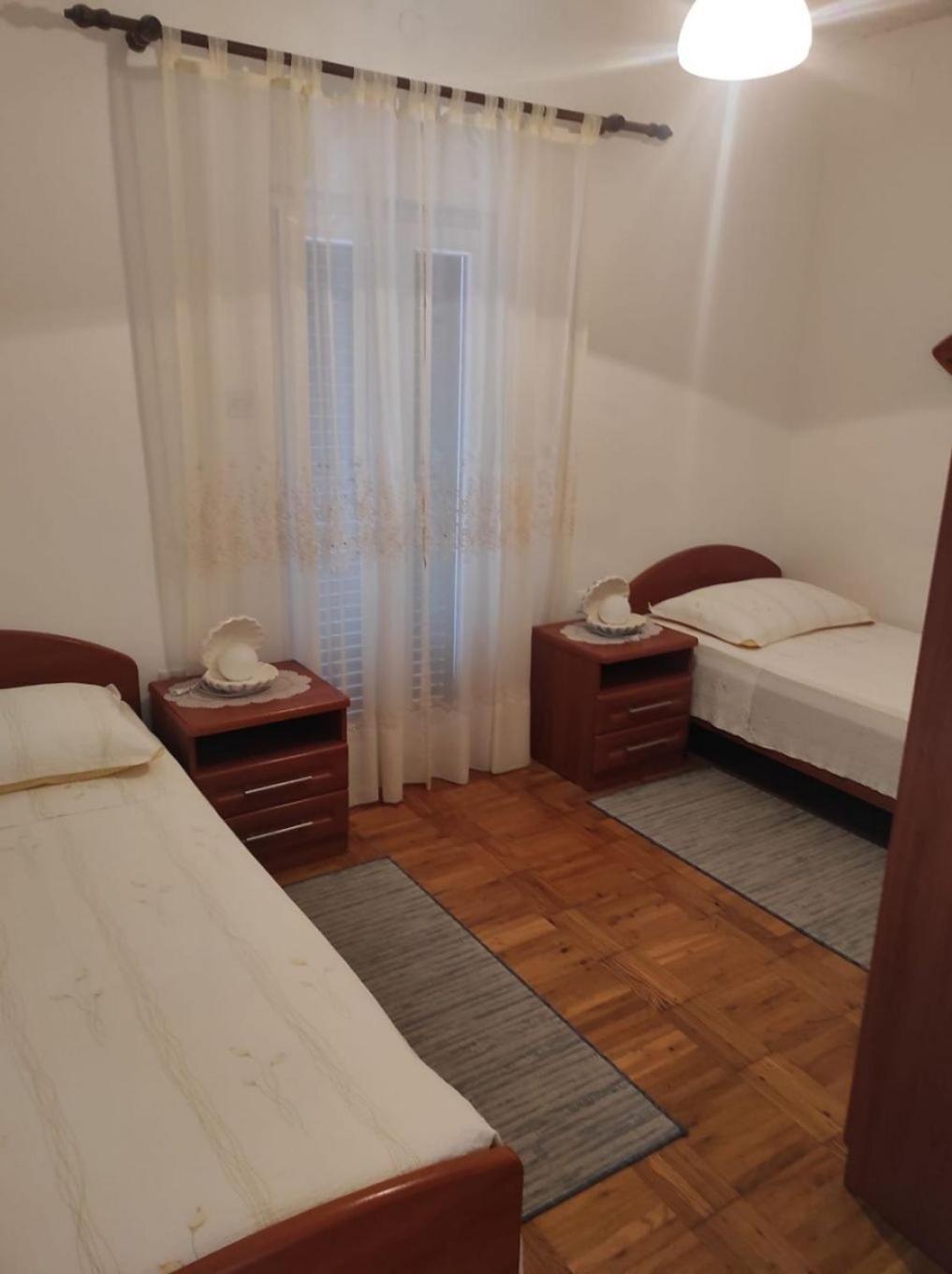 Apartment Tenara Вис Екстериор снимка
