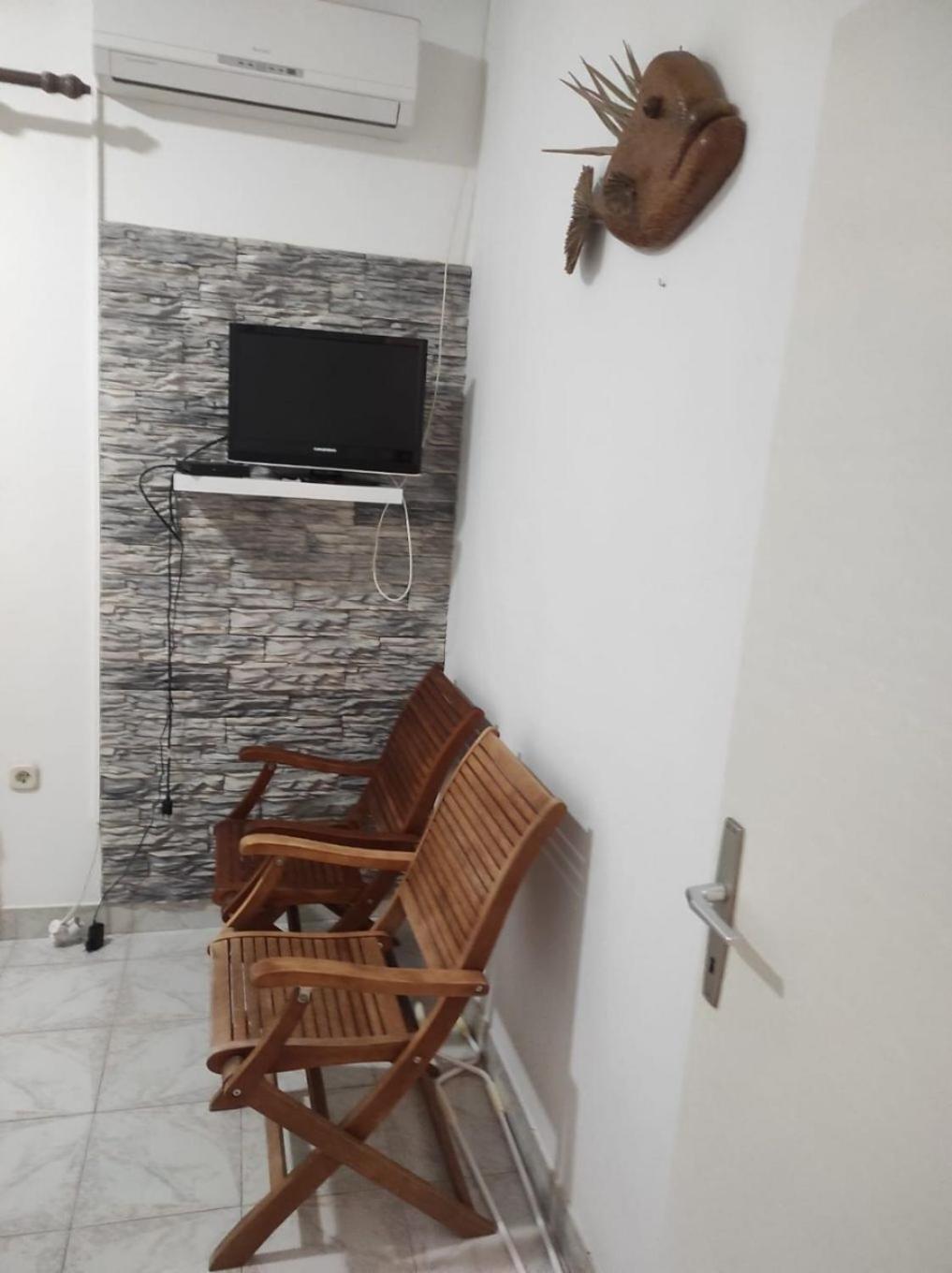 Apartment Tenara Вис Екстериор снимка